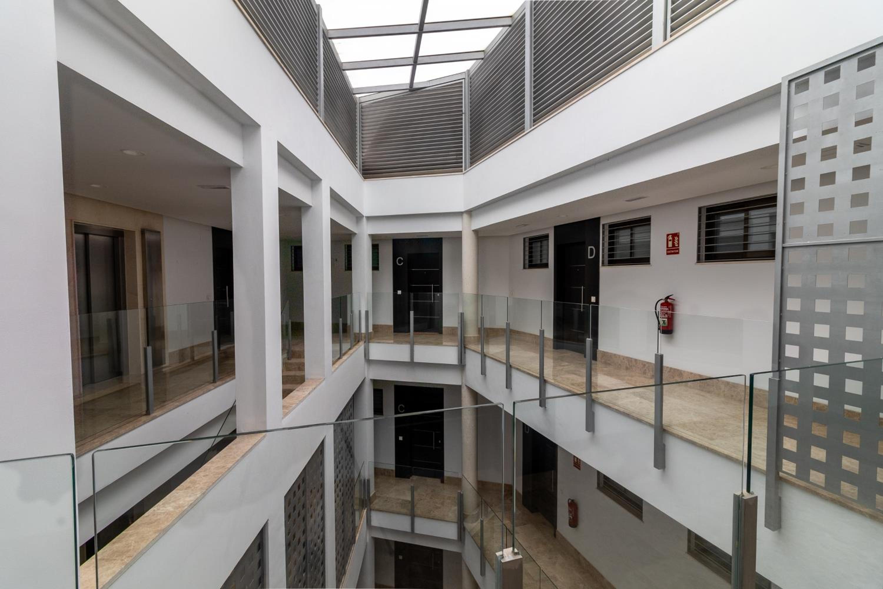 NT Luxury Central Duplex with Terrace & Parking