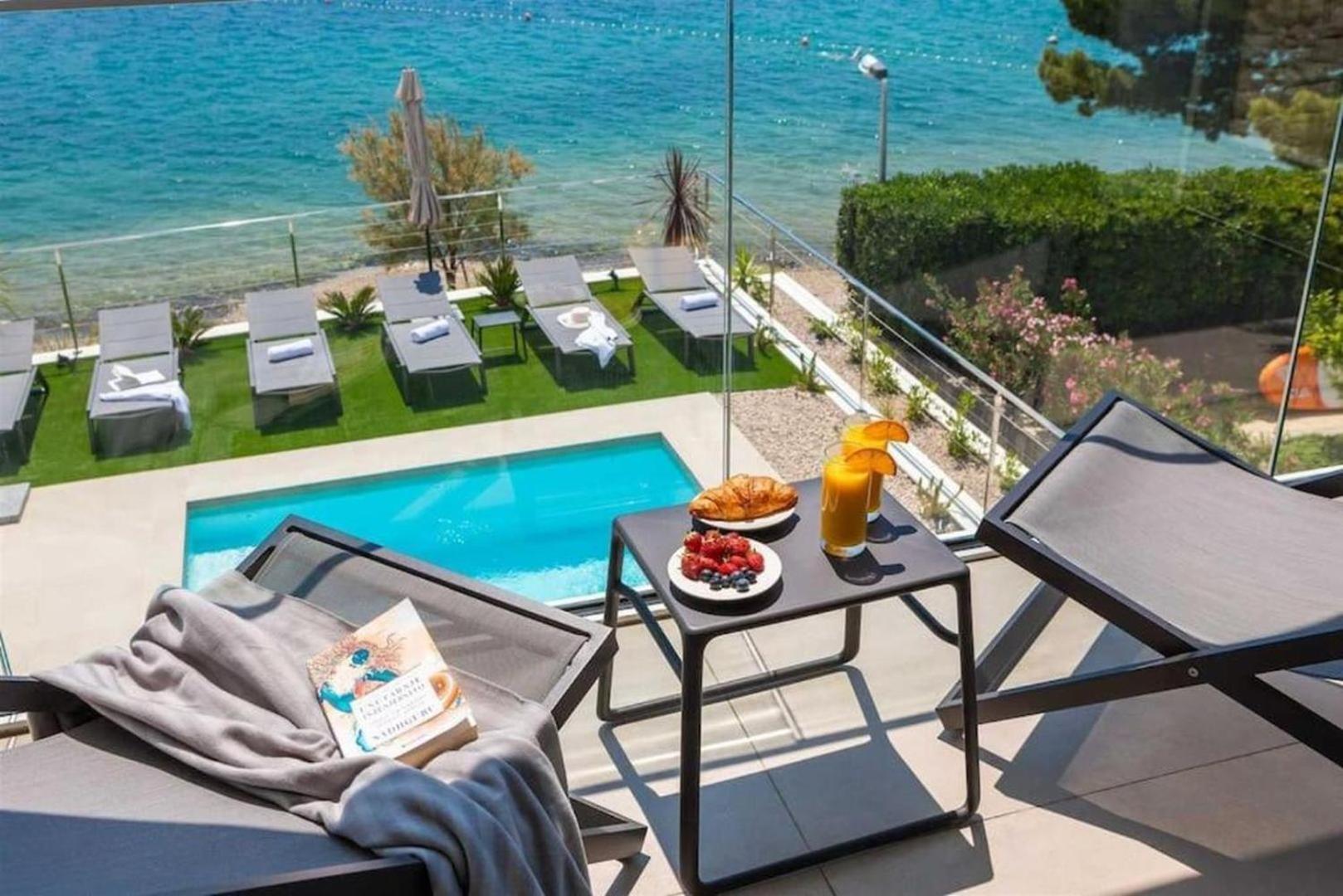 Luxury beachfront Villa L'Amour with heated pool near Šibenik view 2
