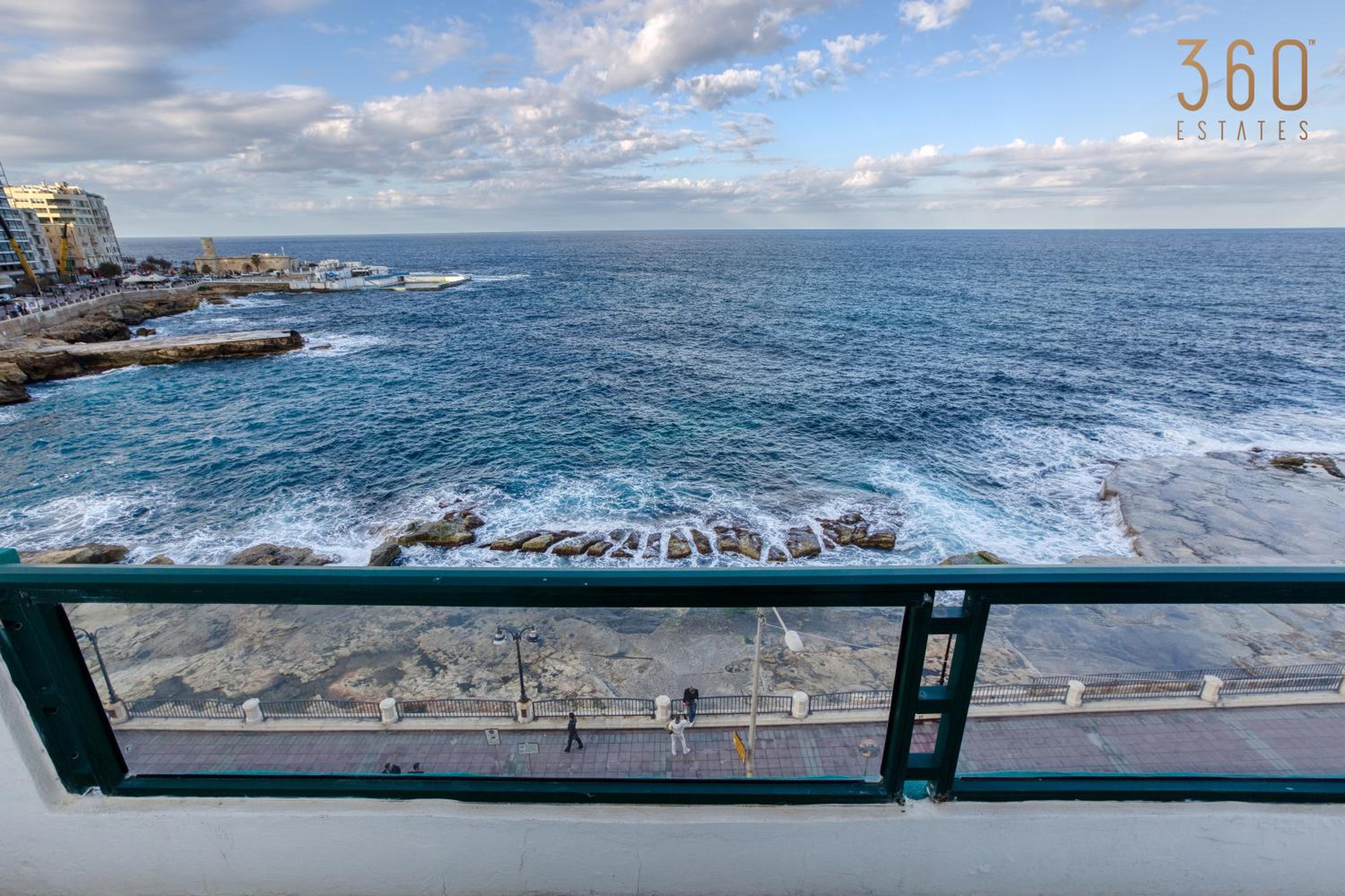 Spacious seafront home with terrace, BBQ & Views by 360 Estates view 5