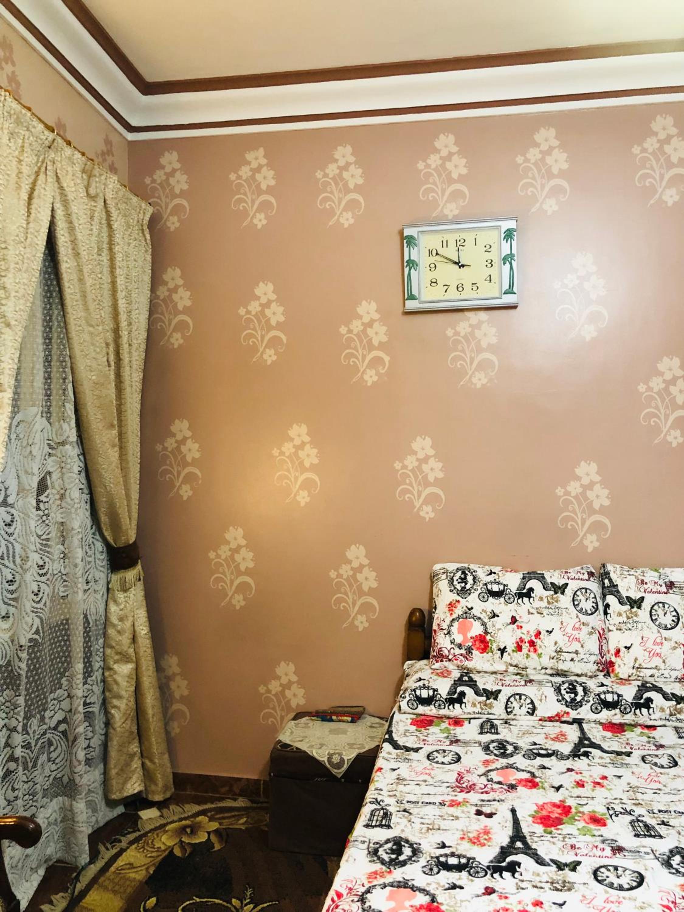 Solly Pyramids Guest House