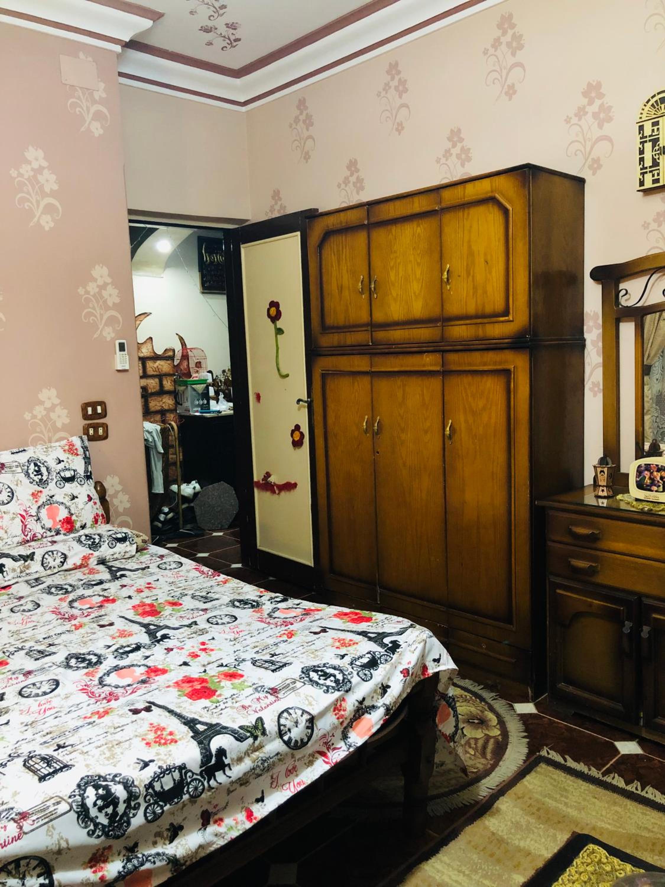 Solly Pyramids Guest House