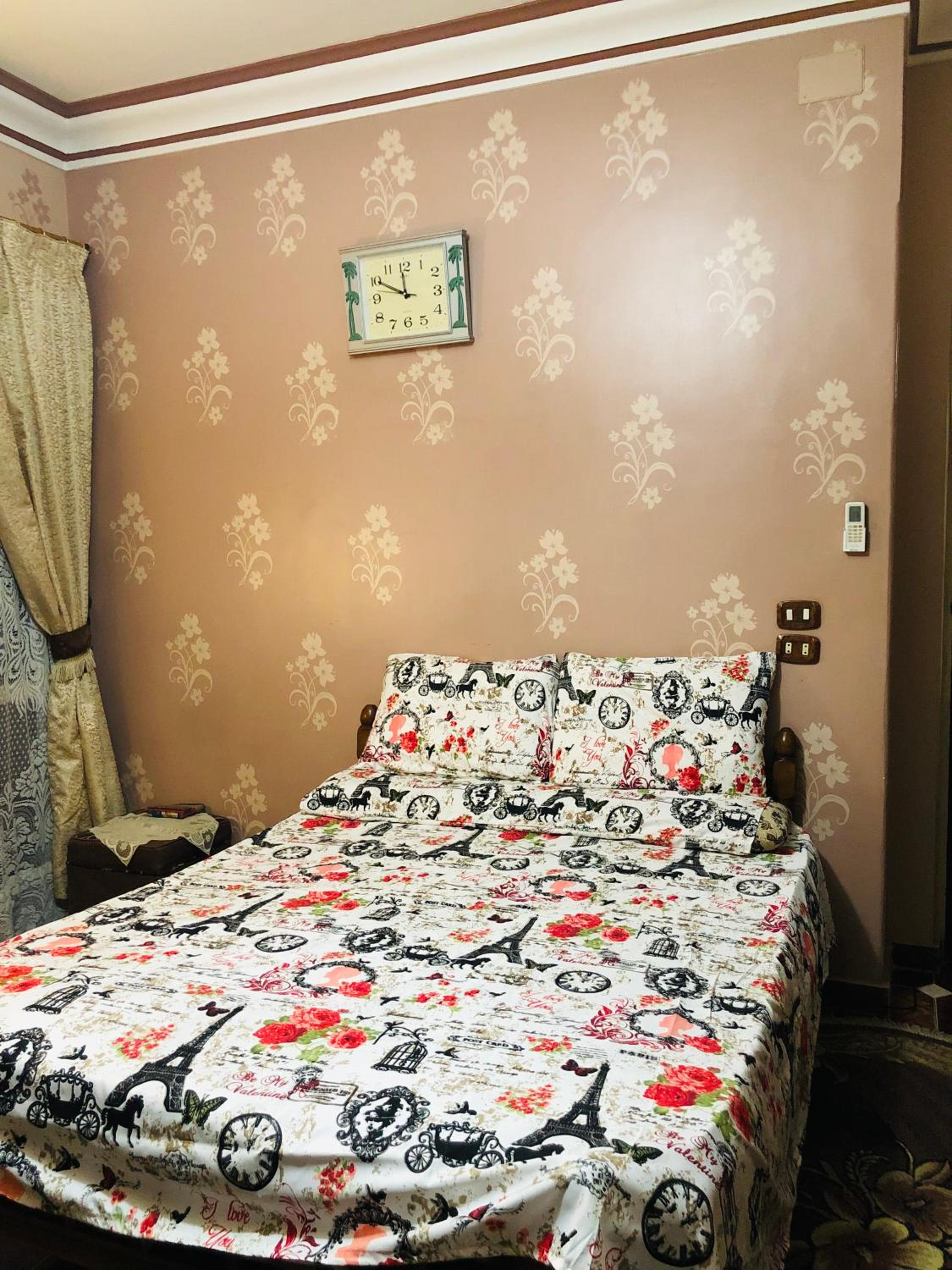 Solly Pyramids Guest House