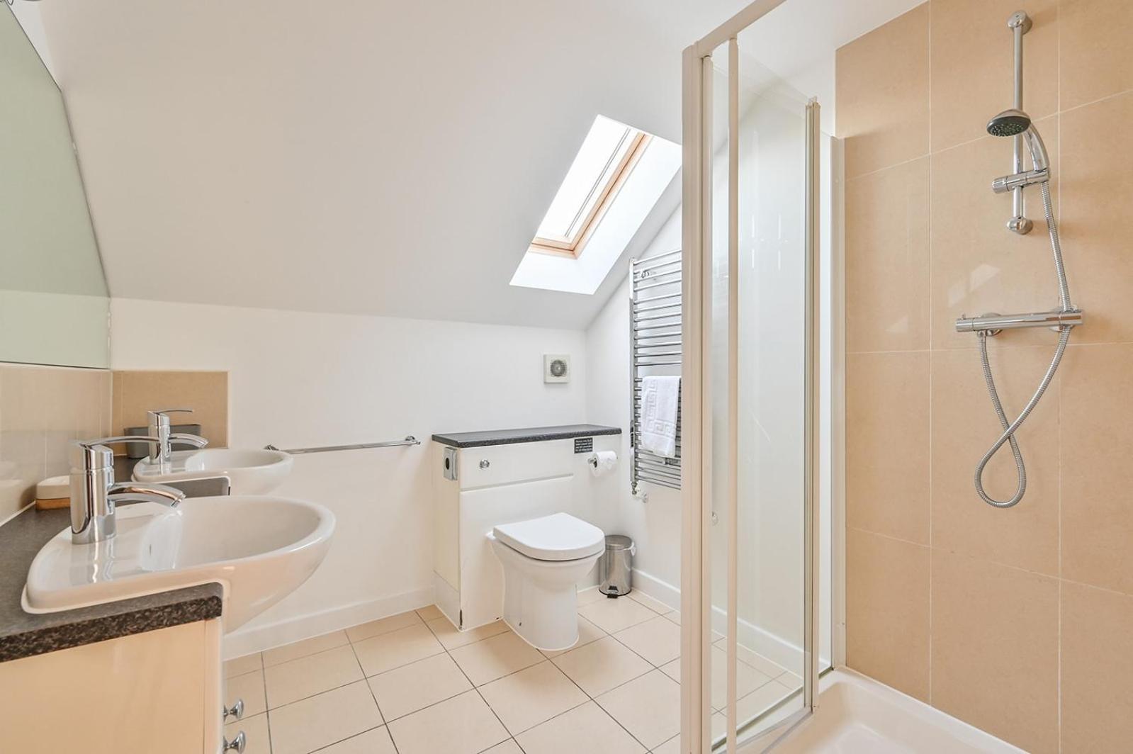 Swallow Lodge with Hot Tub, dogs welcome sleeps 8, Great resort Facilities view 2