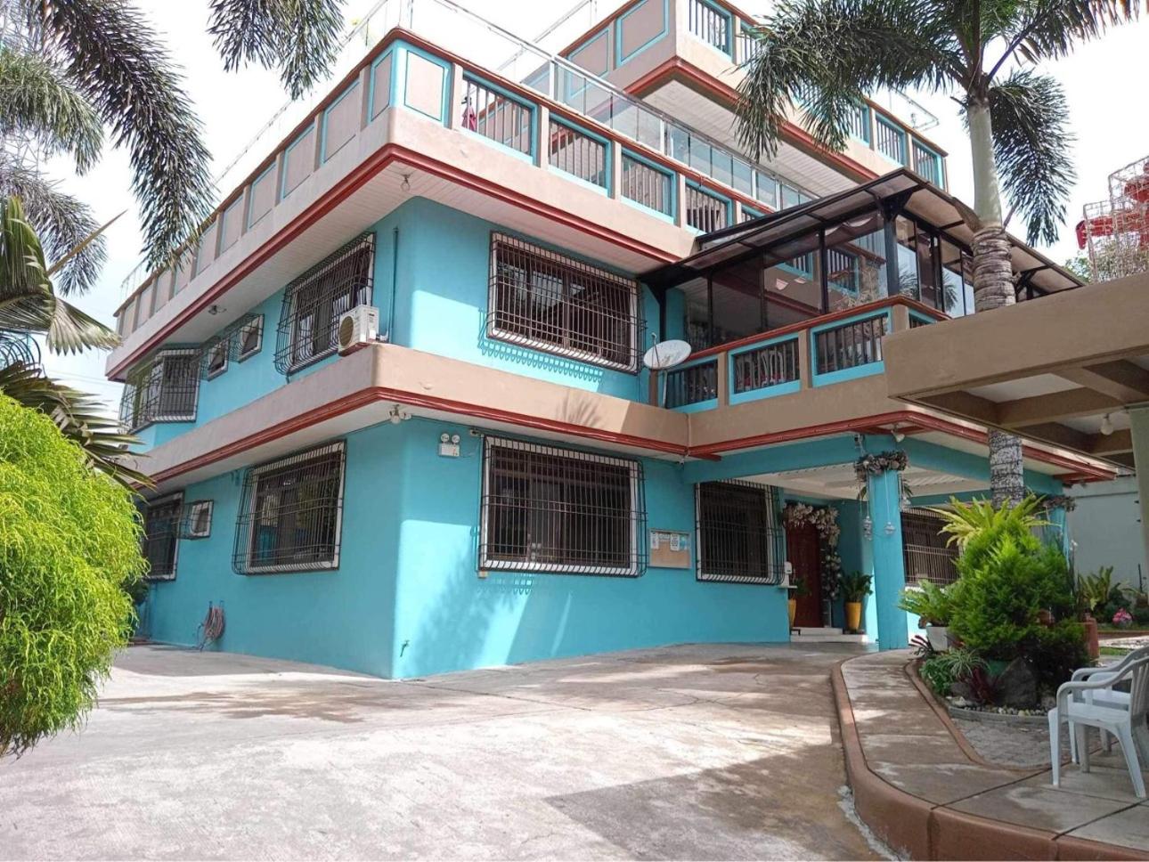 Maharlika's Peak a Dog-Friendly Tagaytay House