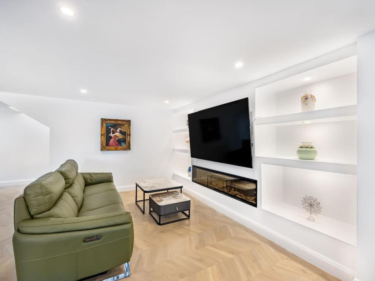 Riverfront Oasis Spacious 5BR Luxury w 10m Pool