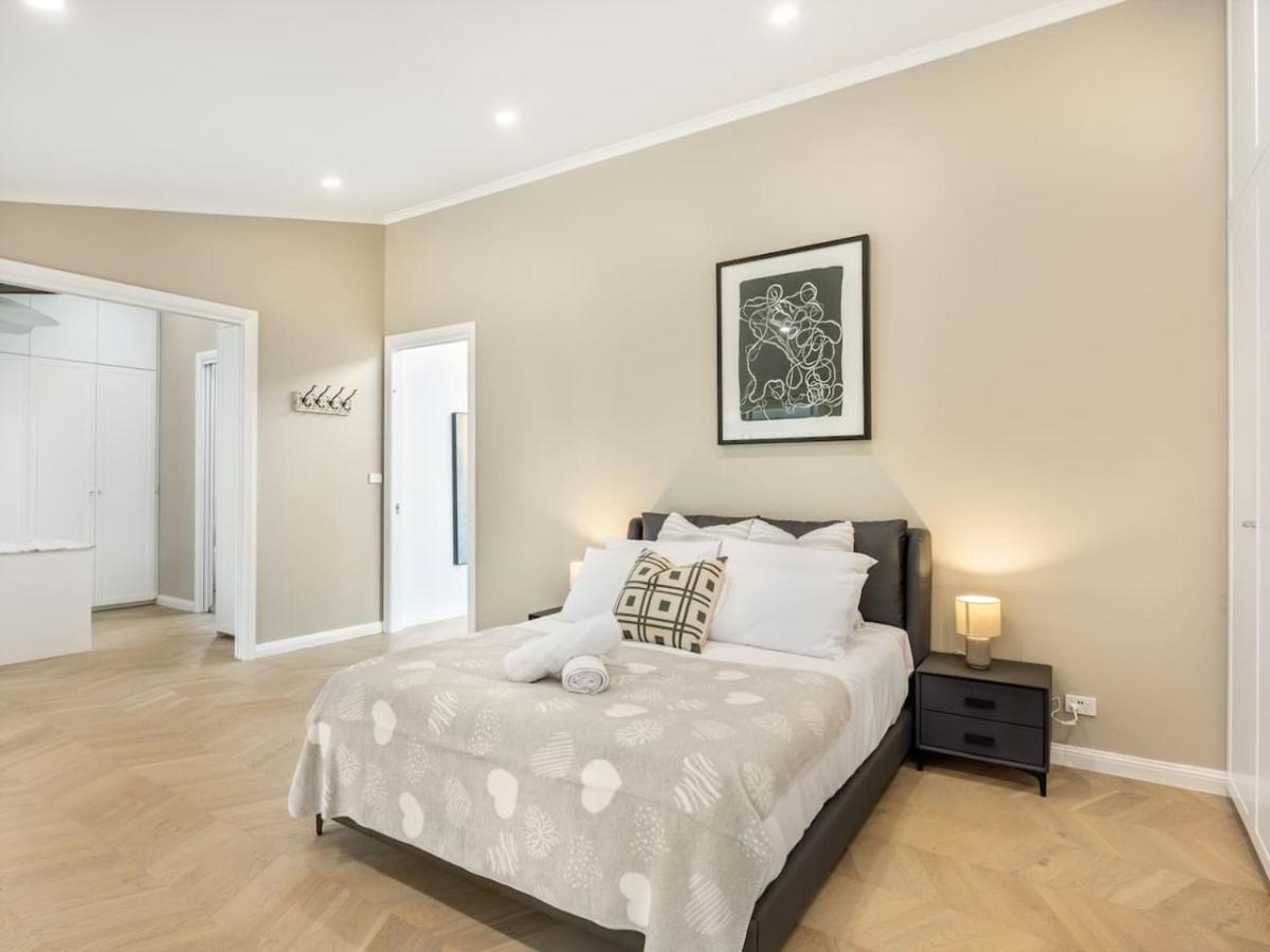 Riverfront Oasis Spacious 5BR Luxury w 10m Pool