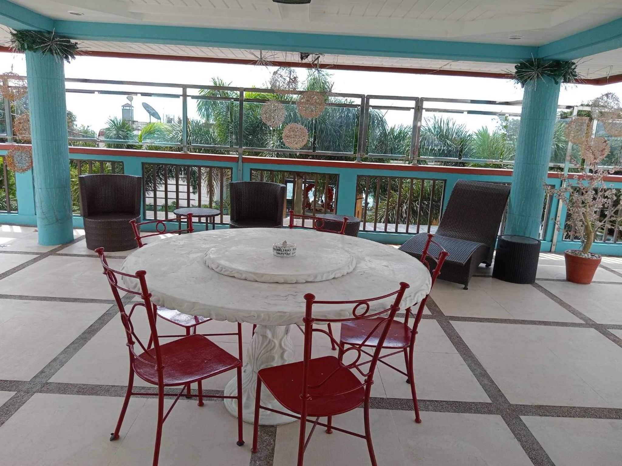 Maharlika's Peak a Dog-Friendly Tagaytay House