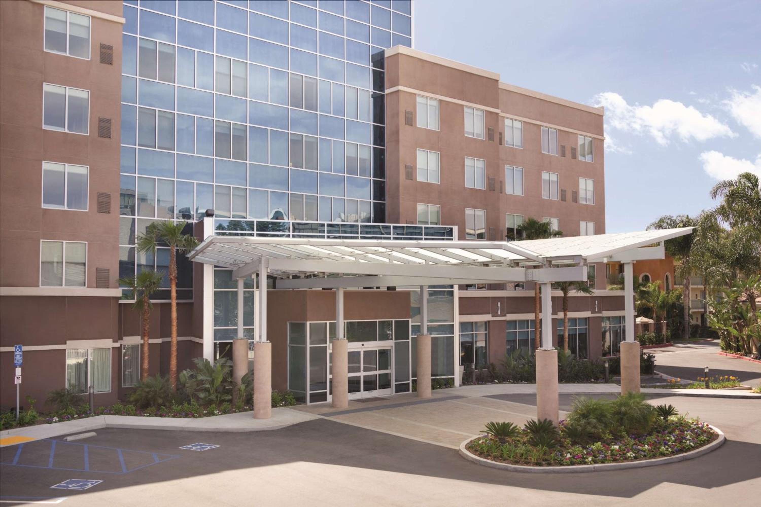 Hotel Hyatt Place at Anaheim Resort / Convention Center - Image 1