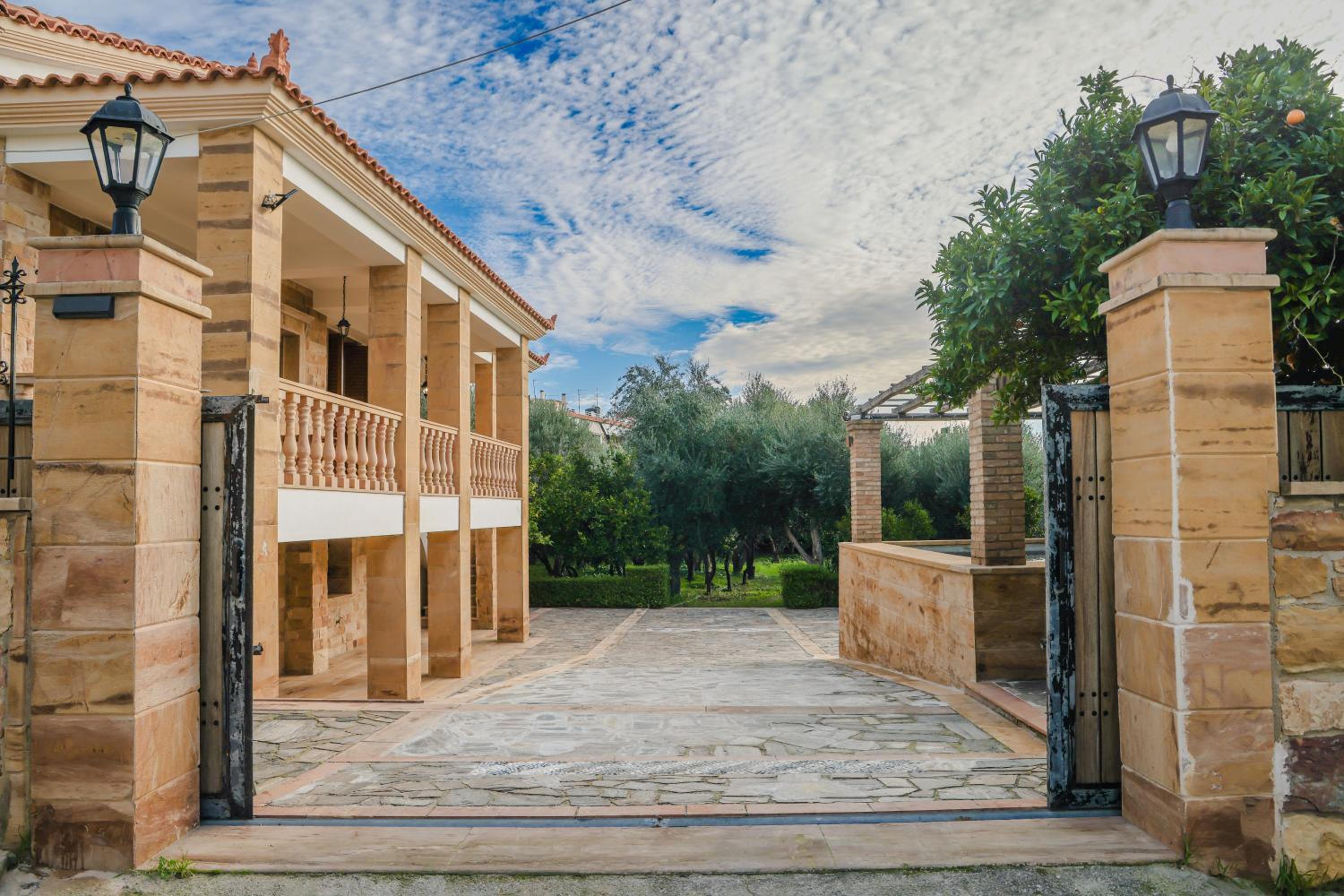 Archontiko Frideriki Luxury Apartments