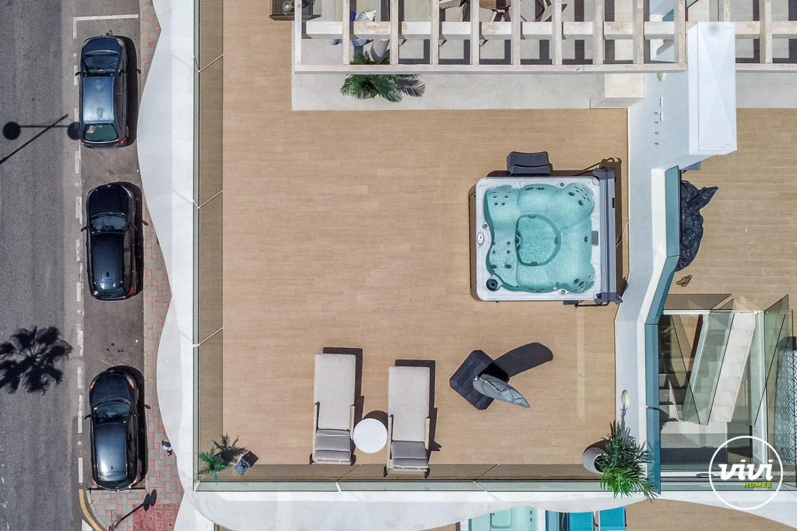 ViVi Homes - La Ola Pool, Terrace & Sea View