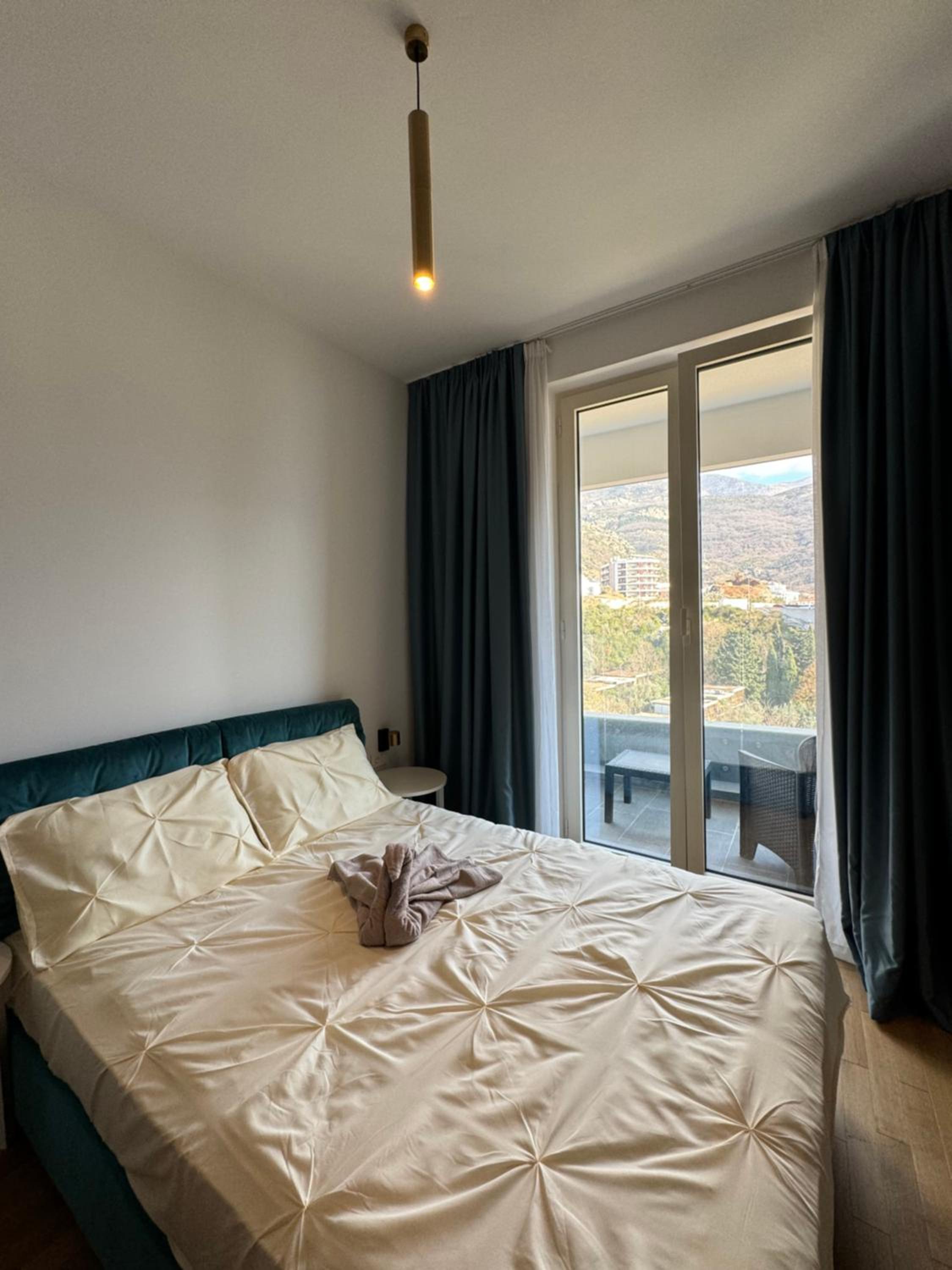 Cozy sea view apt with garage view 5