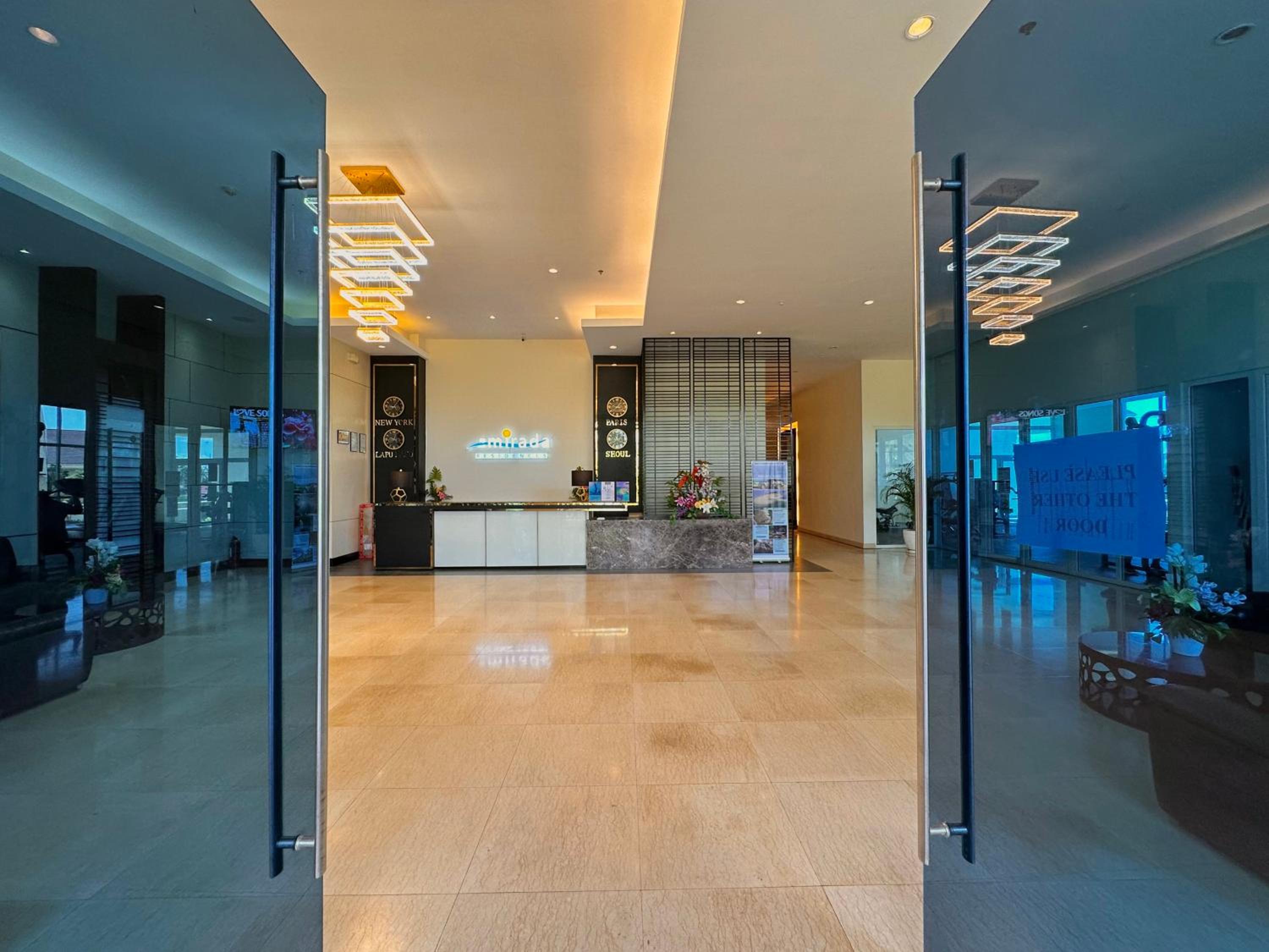 La Mirada Deluxe Suites with Oceanview view 3