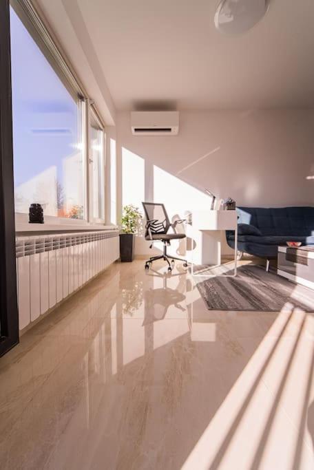 Digital Nomad Suites with Free Gym Pass and Office Setup