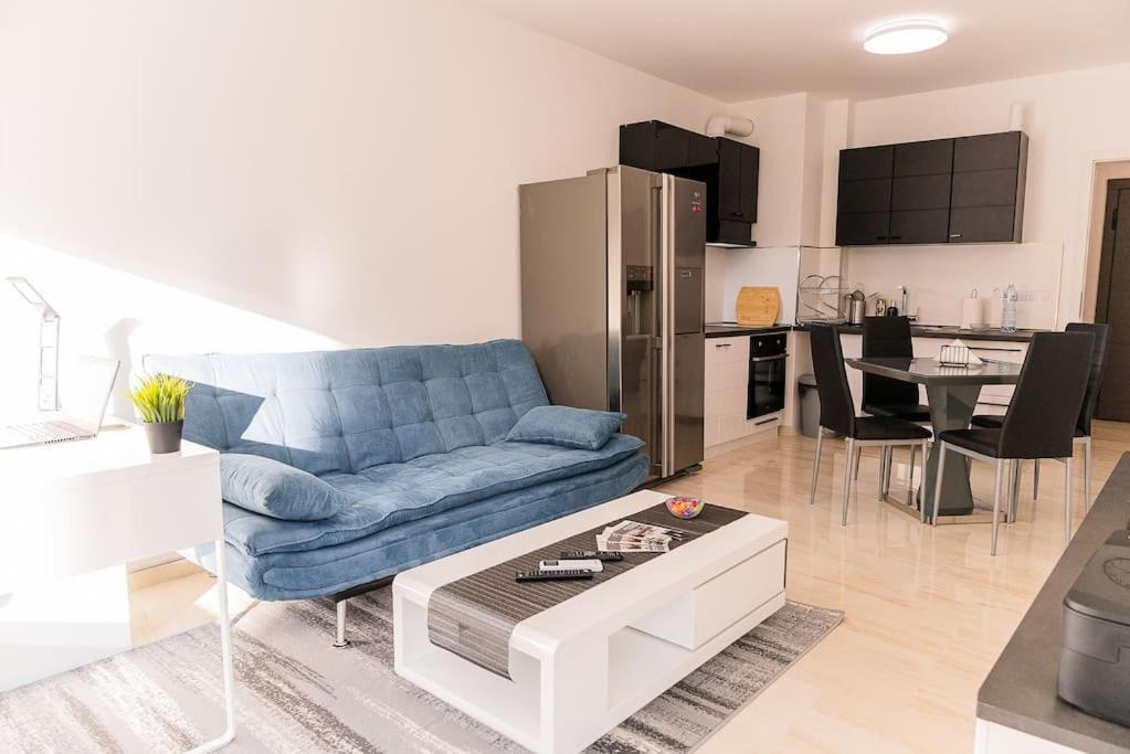 Digital Nomad Suites with Free Gym Pass and Office Setup