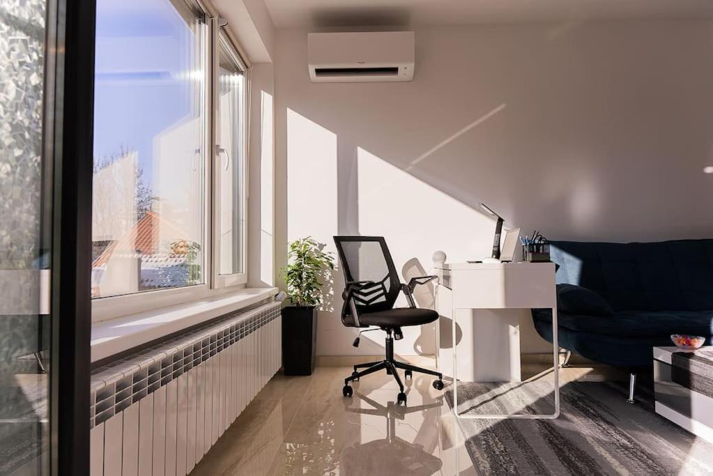 Digital Nomad Suites with Free Gym Pass and Office Setup