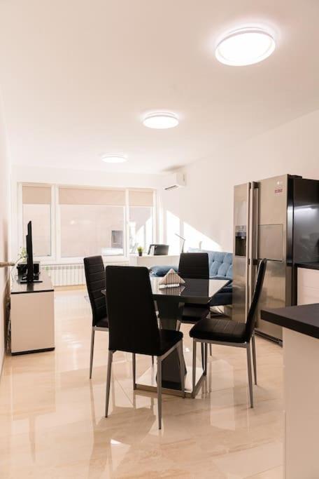 Digital Nomad Suites with Free Gym Pass and Office Setup
