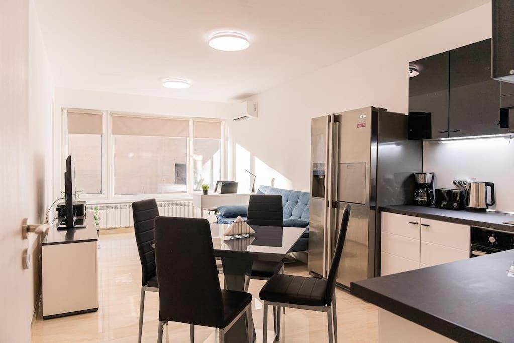 Digital Nomad Suites with Free Gym Pass and Office Setup