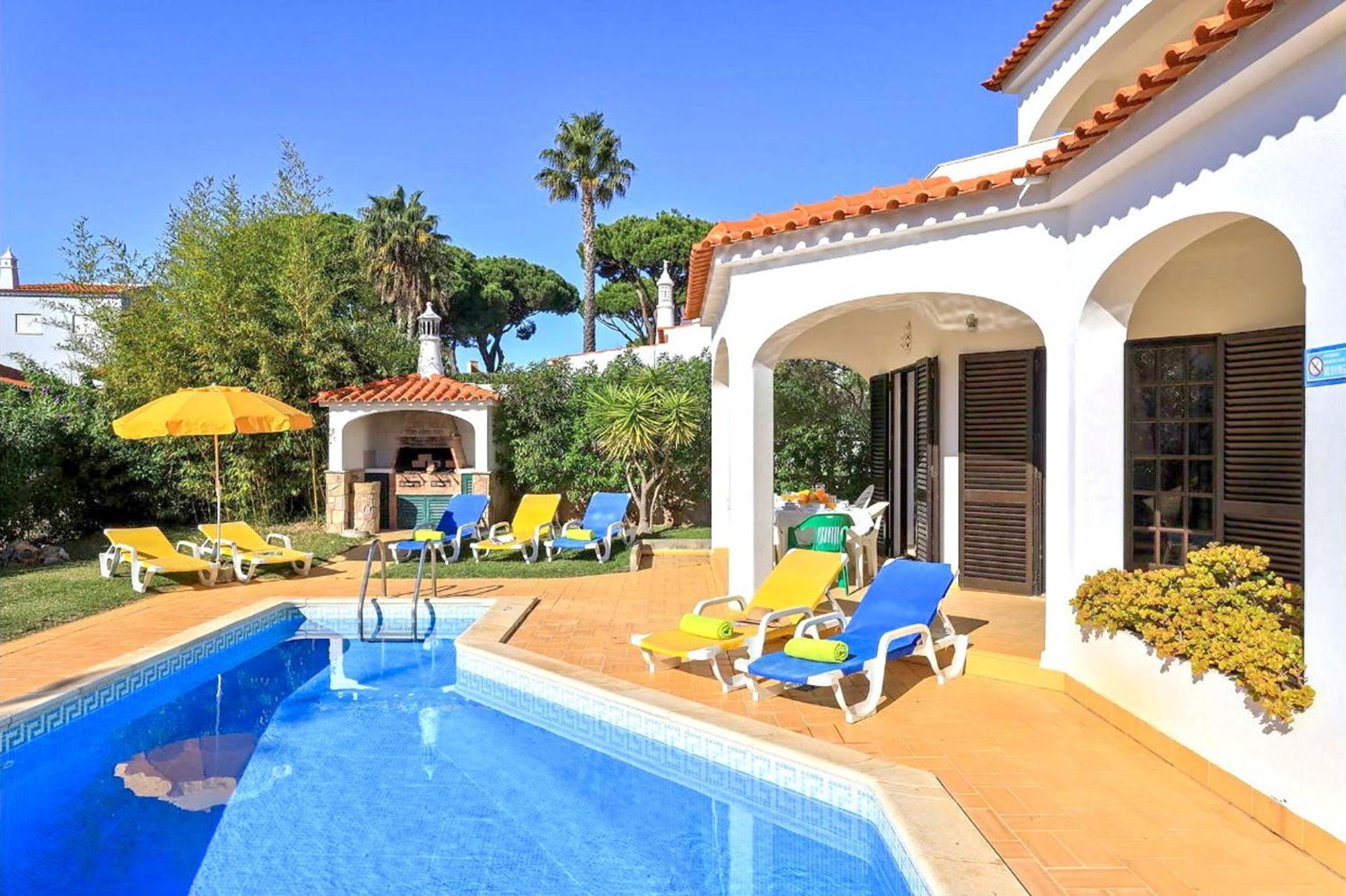 Spacious 4 bedroom villa, private pool, free air conditioning and wifi view 3