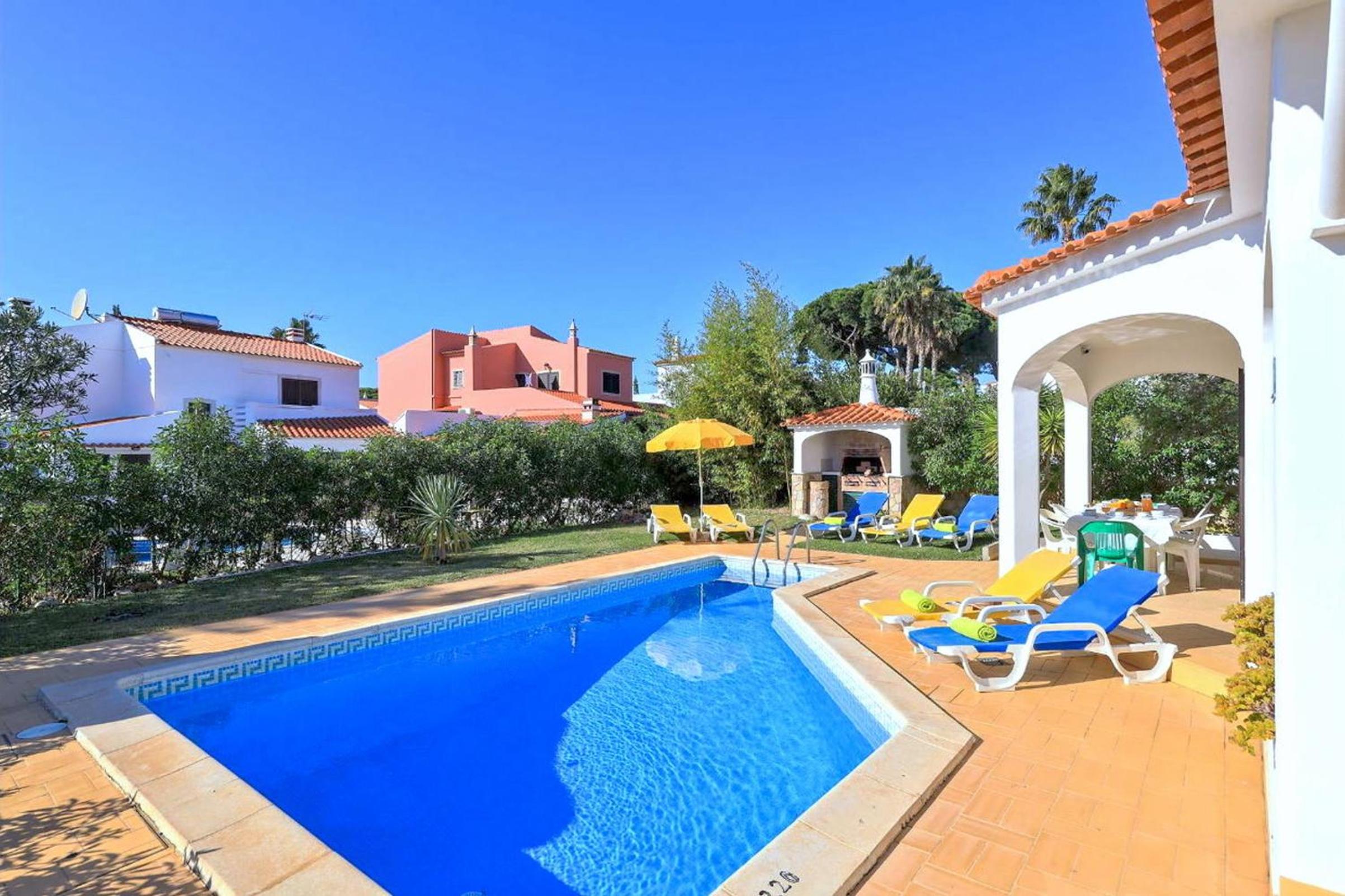Spacious 4 bedroom villa, private pool, free air conditioning and wifi view 4