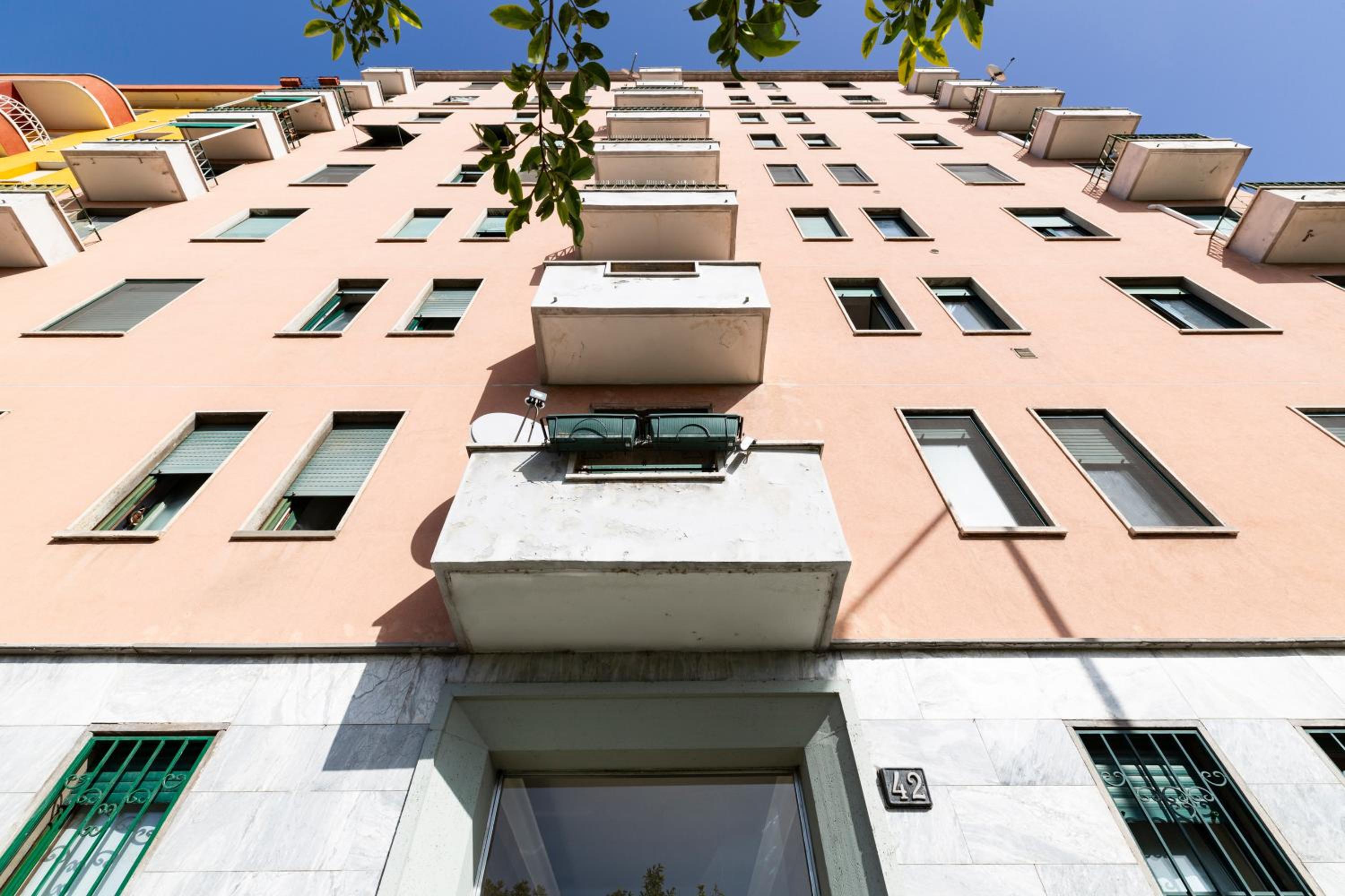 The Wall - Top Floor Apartment