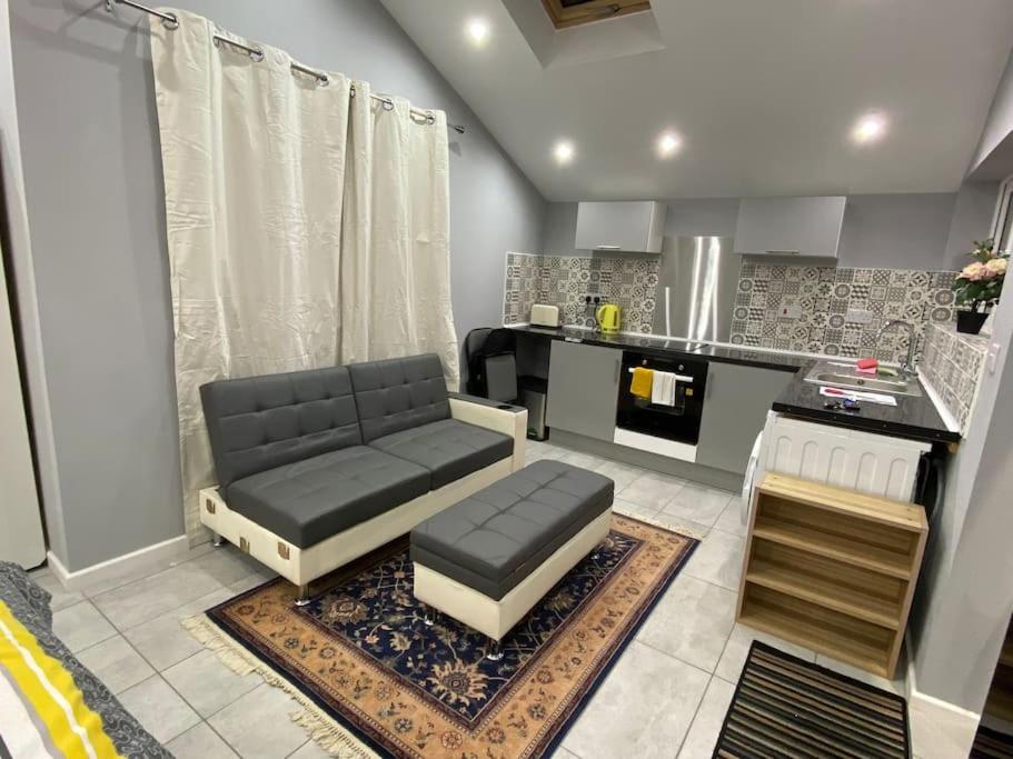 Walsall Vacations - Guest House Bungalow - Property Image 1