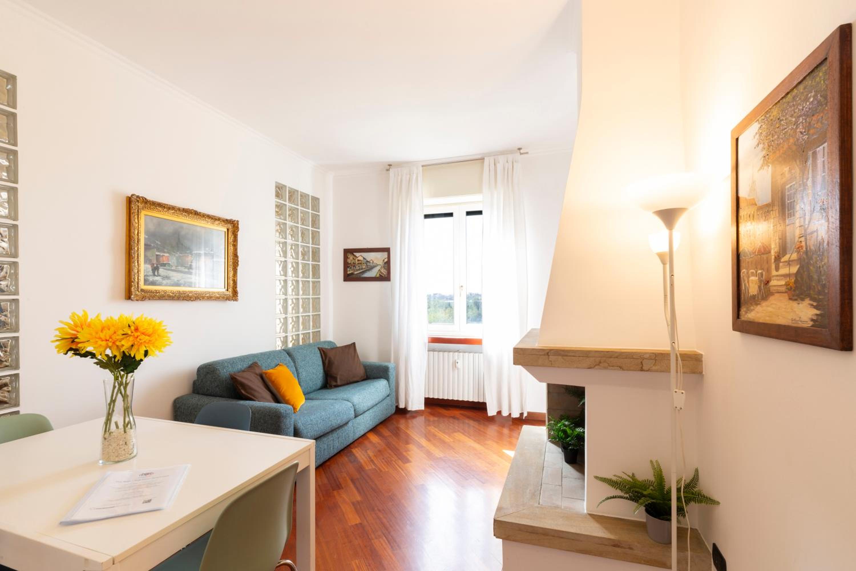 The Wall - Top Floor Apartment