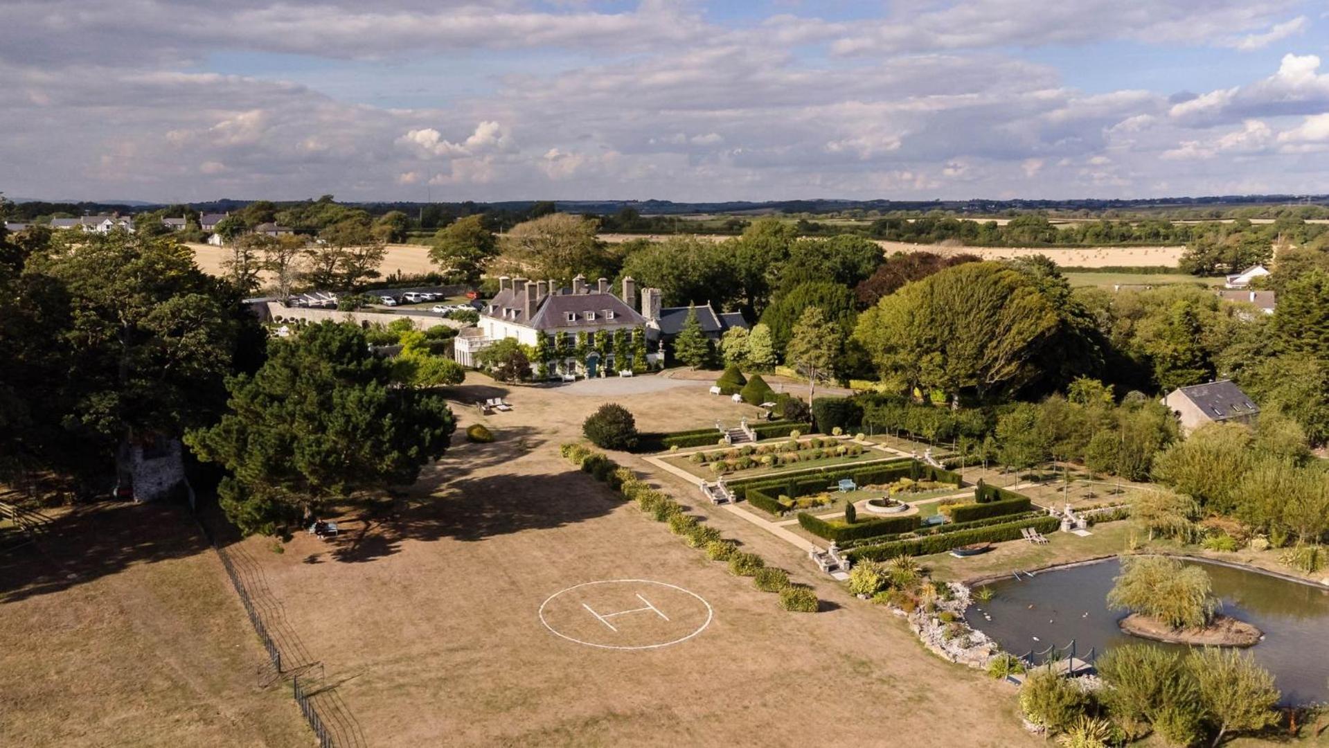 Gileston Manor Estate