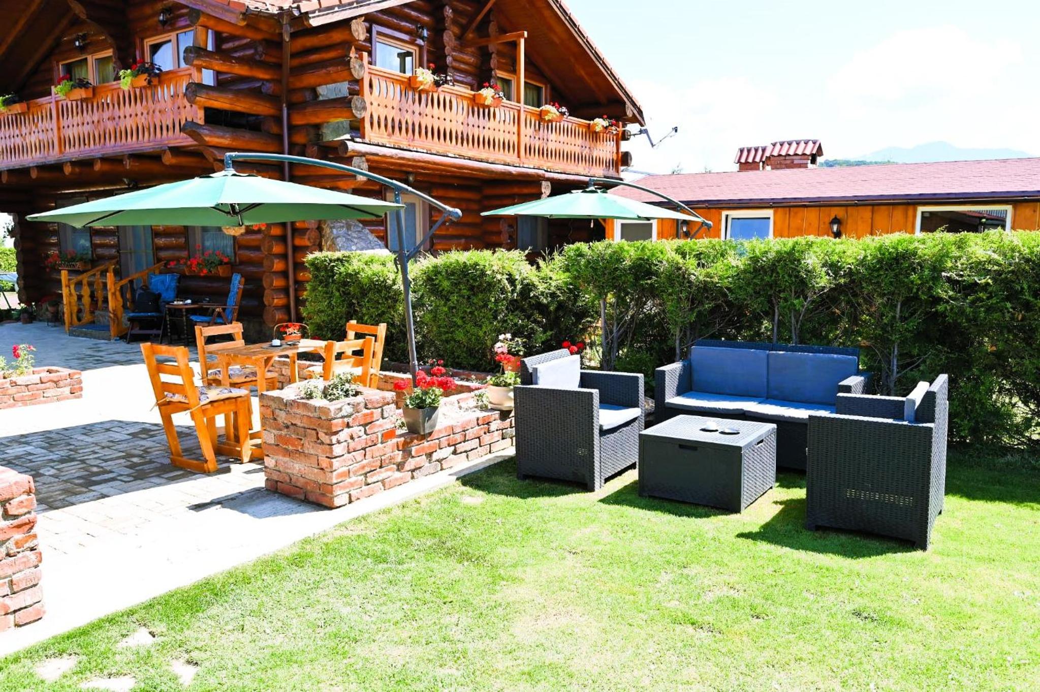 Casa de Lemn view 3