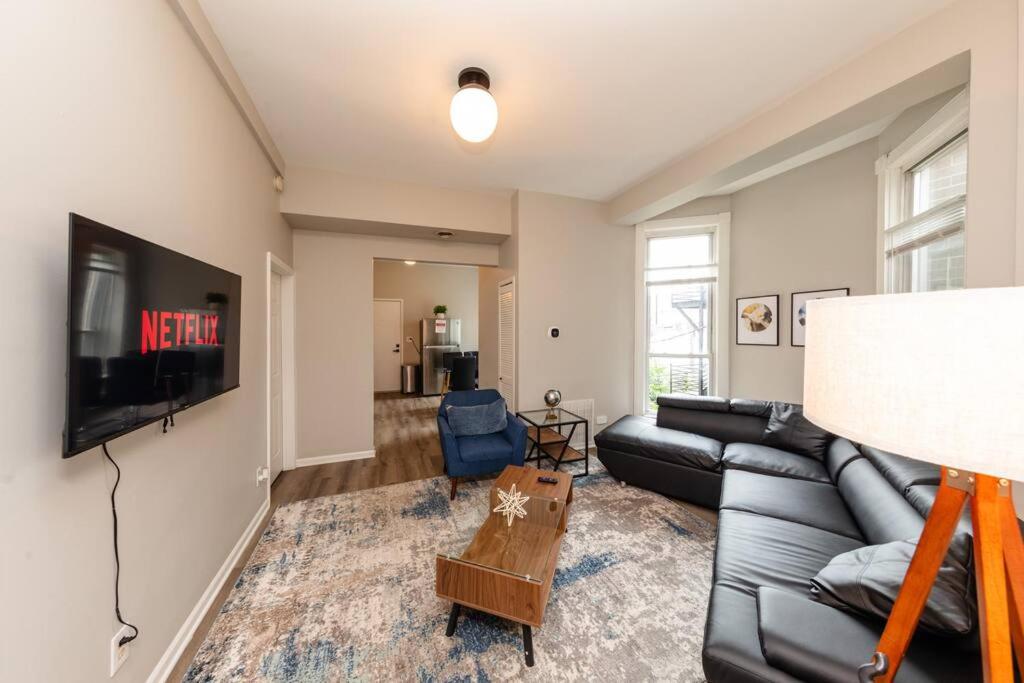 The Secret West Loop Oasis for up to 4 guests - 5 minutes to United Center! photo 3