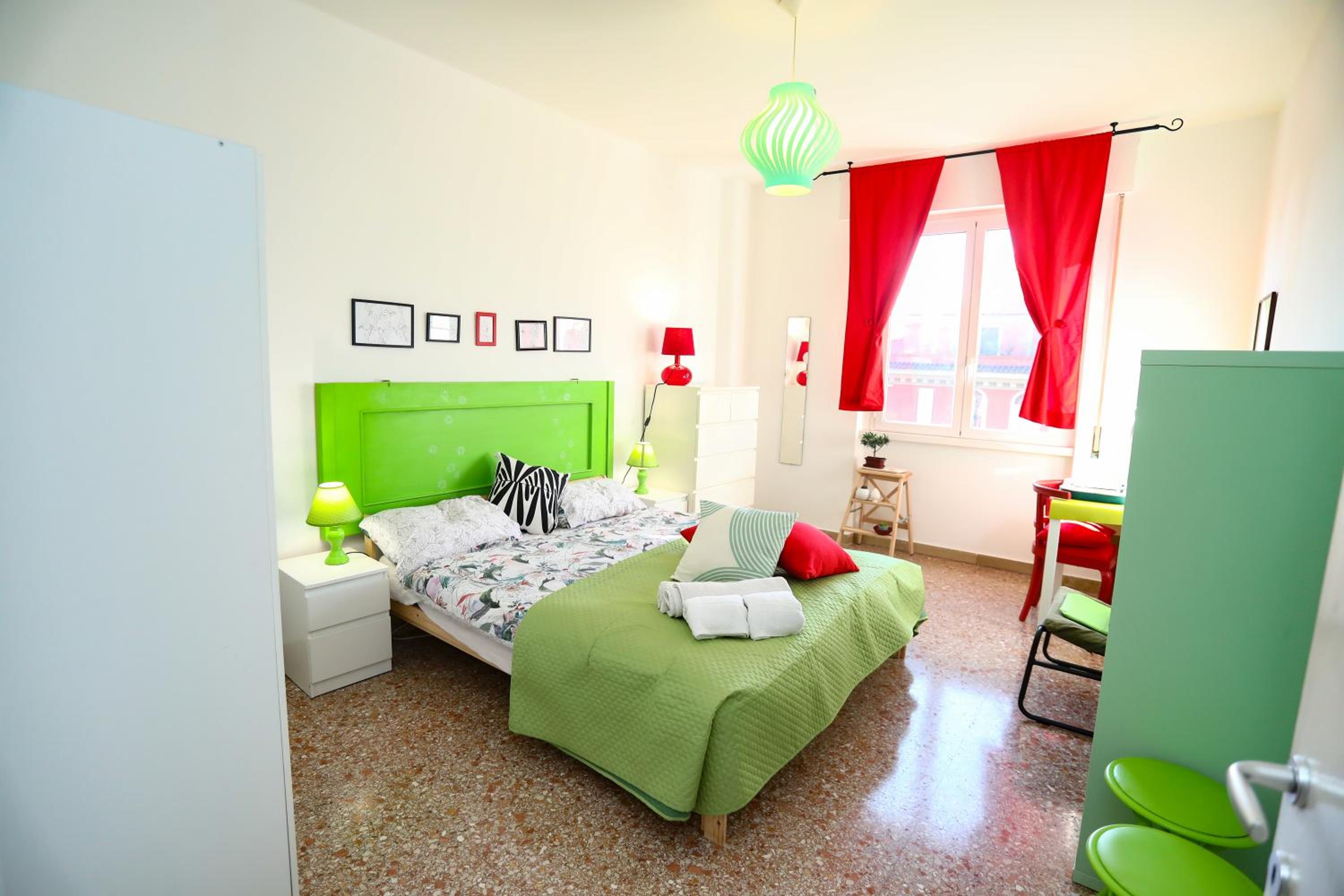 Aura Home Grazioso Appartamento a Pochi Passi dalla Metro A e C