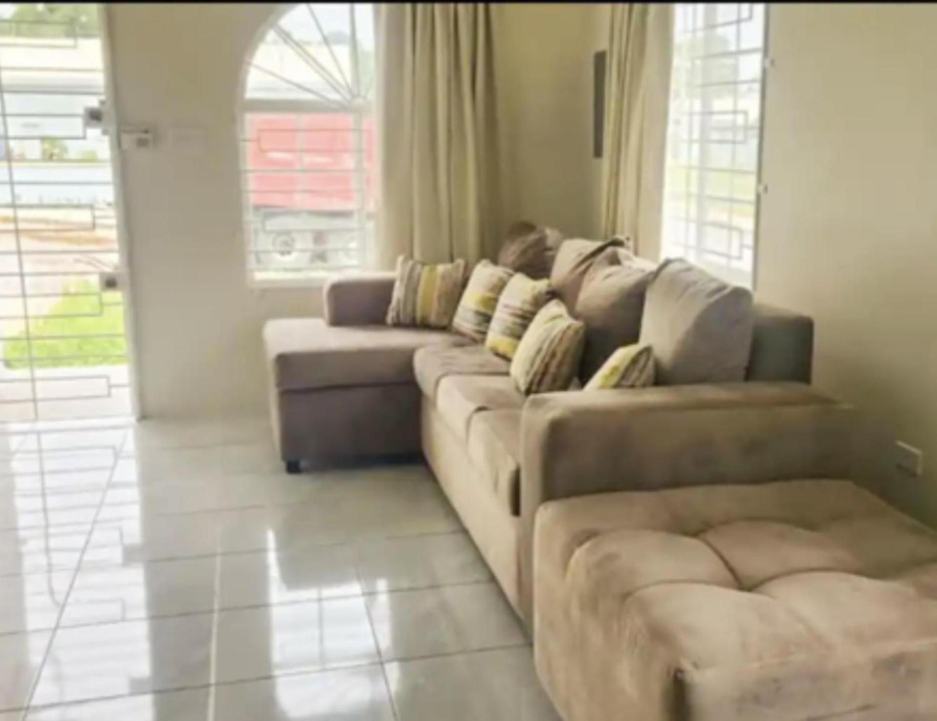 House - Sleeps 4 & Free Parking view 2