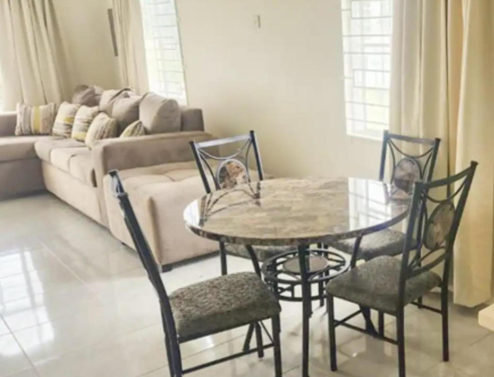 House - Sleeps 4 & Free Parking view 3