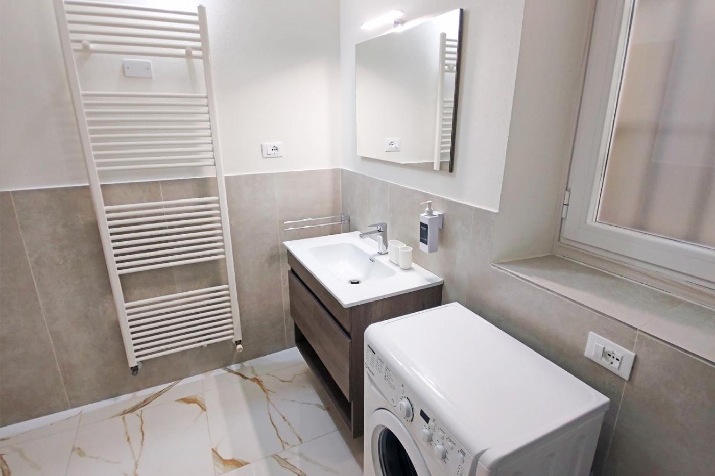 PL9 HOUSE en Parma — bathroom