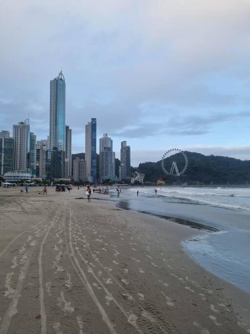 Frente Mar com Piscina, Garagem e Vista Linda