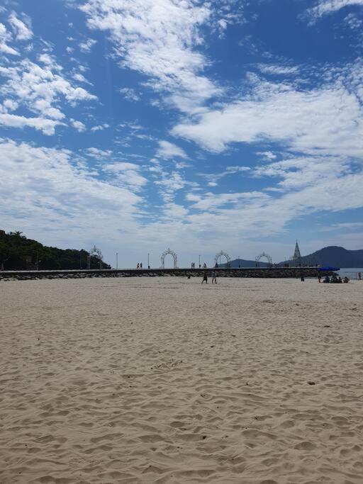 Frente Mar com Piscina, Garagem e Vista Linda