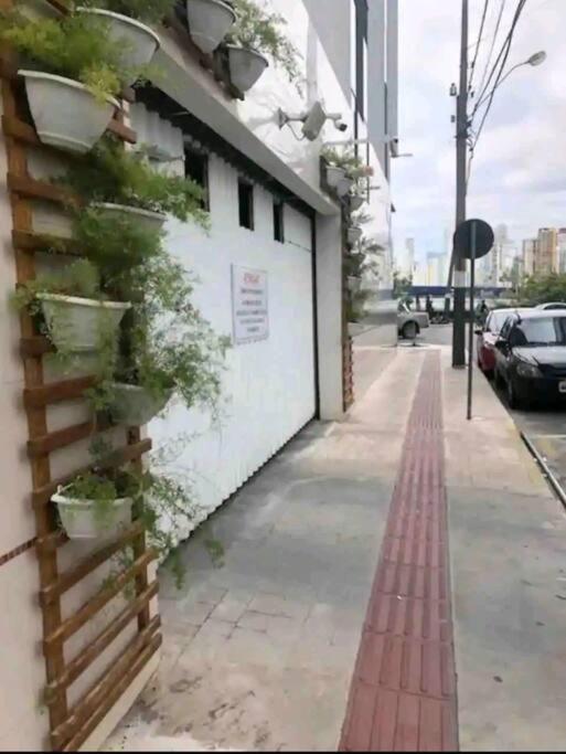 Frente Mar com Piscina, Garagem e Vista Linda