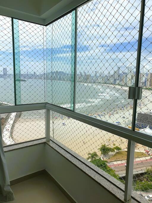 Frente Mar com Piscina, Garagem e Vista Linda