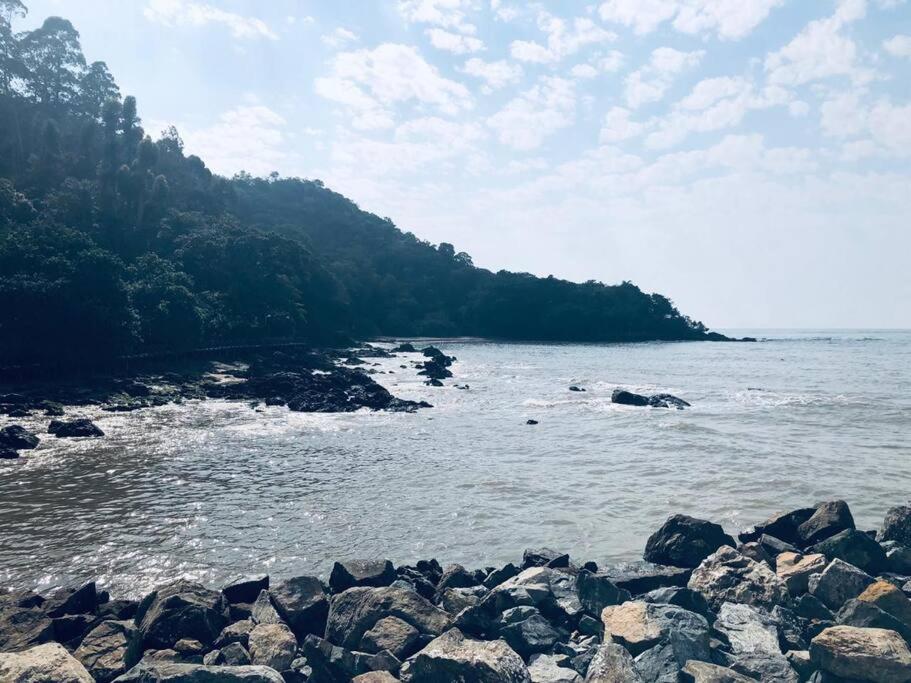 Frente Mar com Piscina, Garagem e Vista Linda