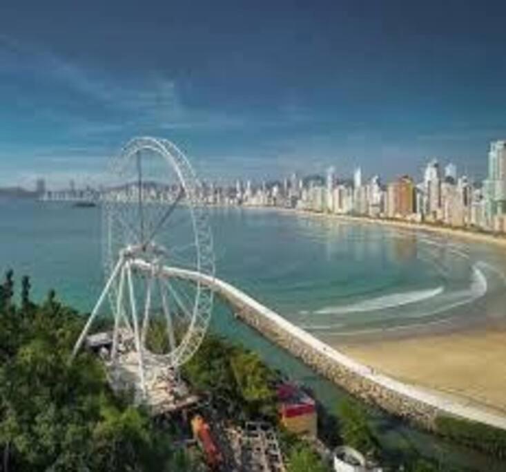 Frente Mar com Piscina, Garagem e Vista Linda