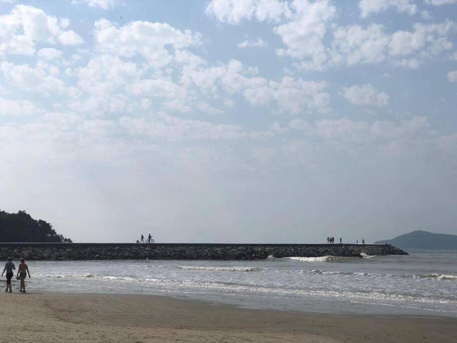 Frente Mar com Piscina, Garagem e Vista Linda