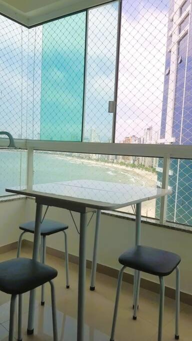 Frente Mar com Piscina, Garagem e Vista Linda