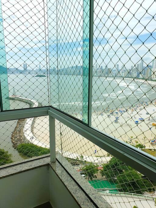 Frente Mar com Piscina, Garagem e Vista Linda