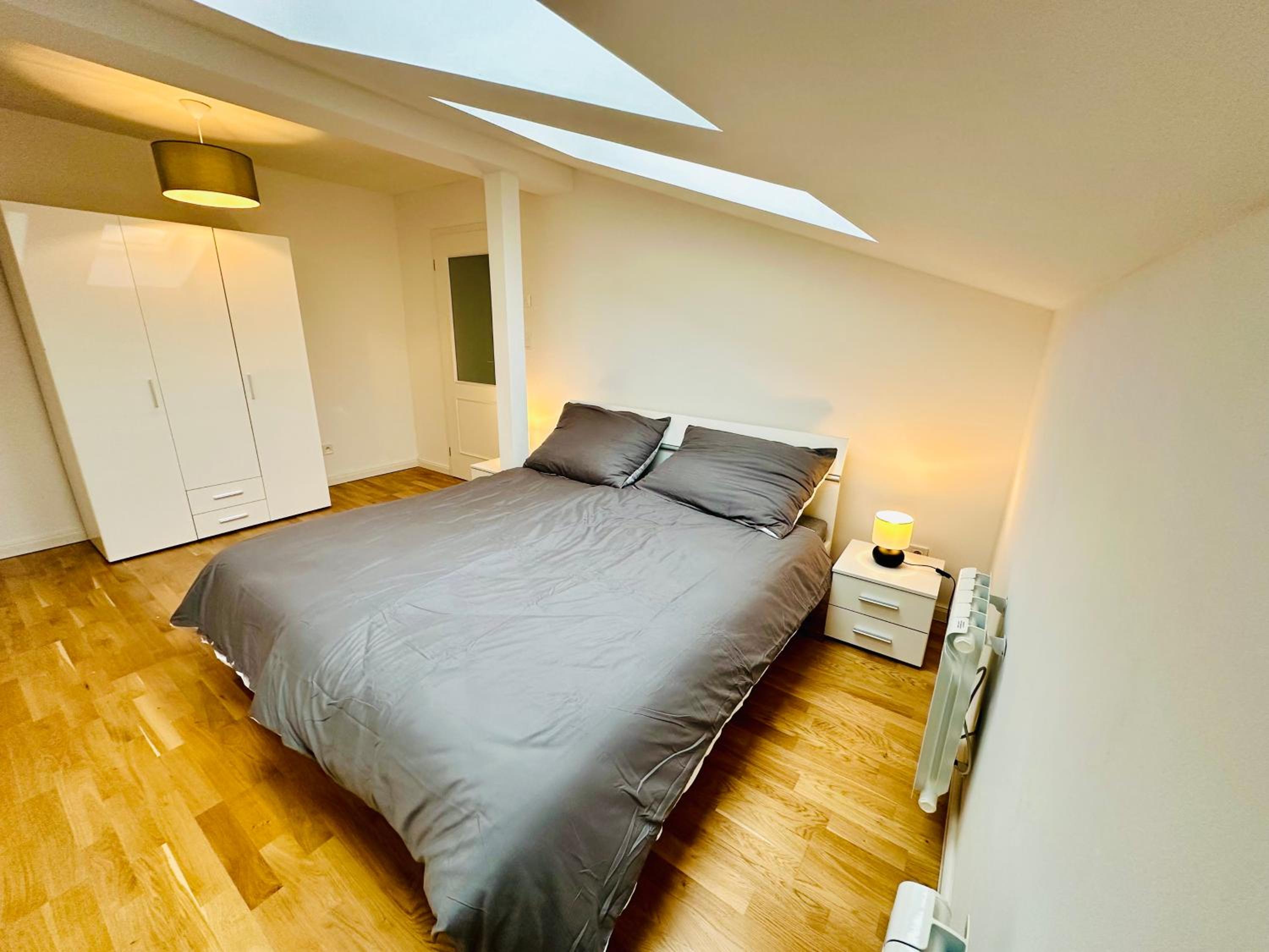 Wenceslas' Shi apartment