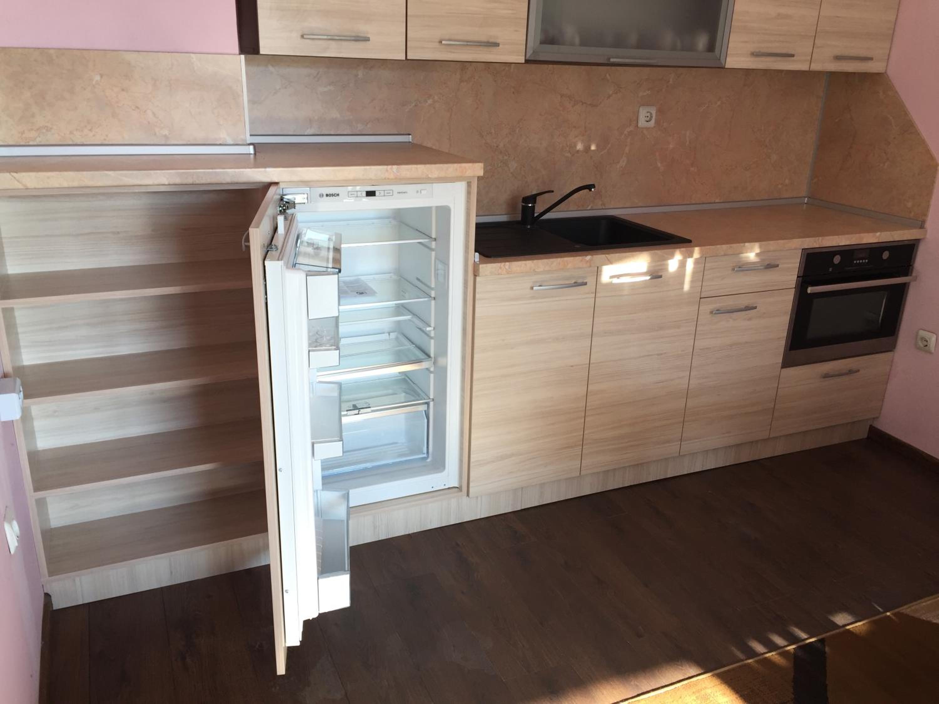 2-bed,2-bath, free private parking