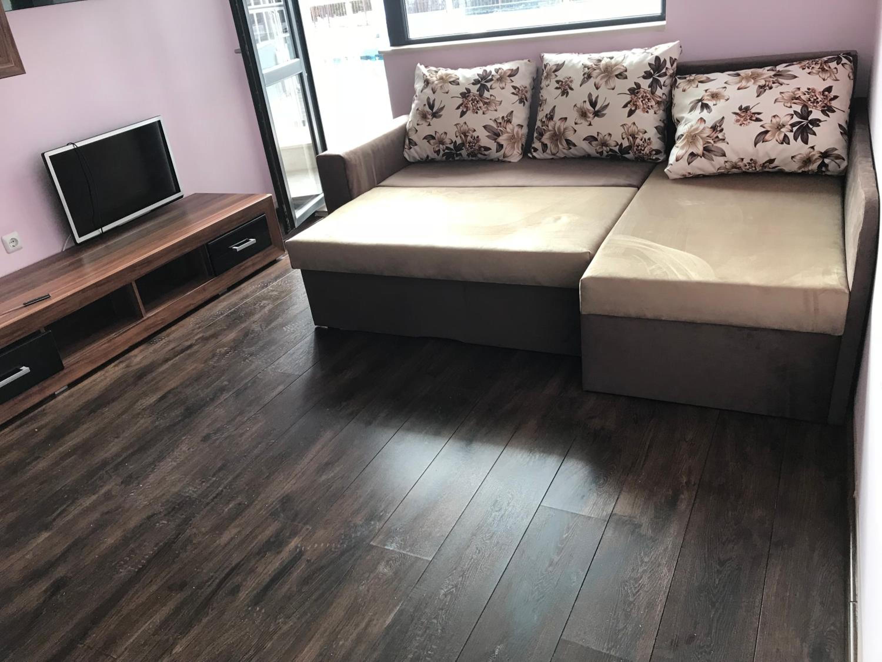2-bed,2-bath, free private parking