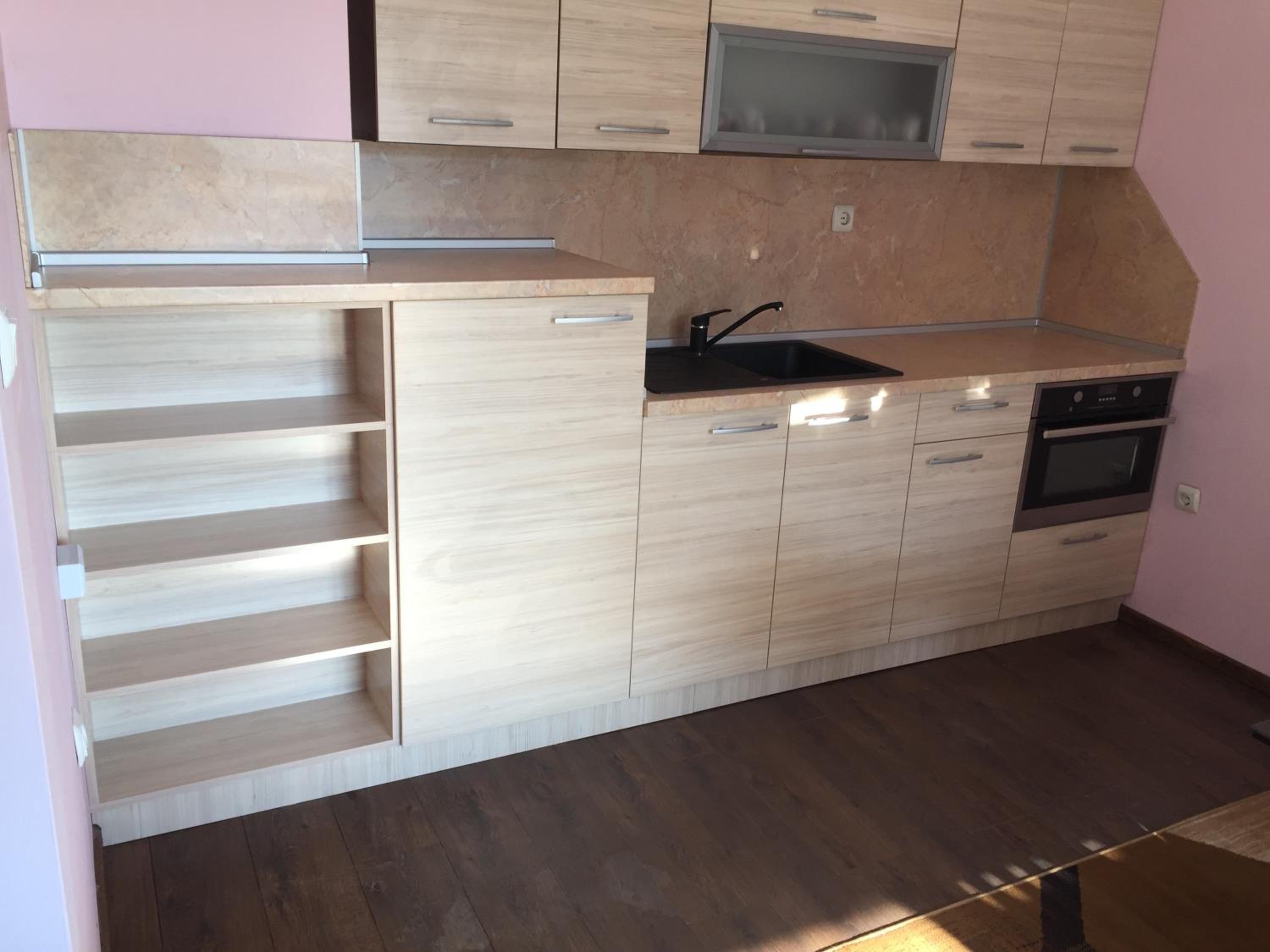 2-bed,2-bath, free private parking