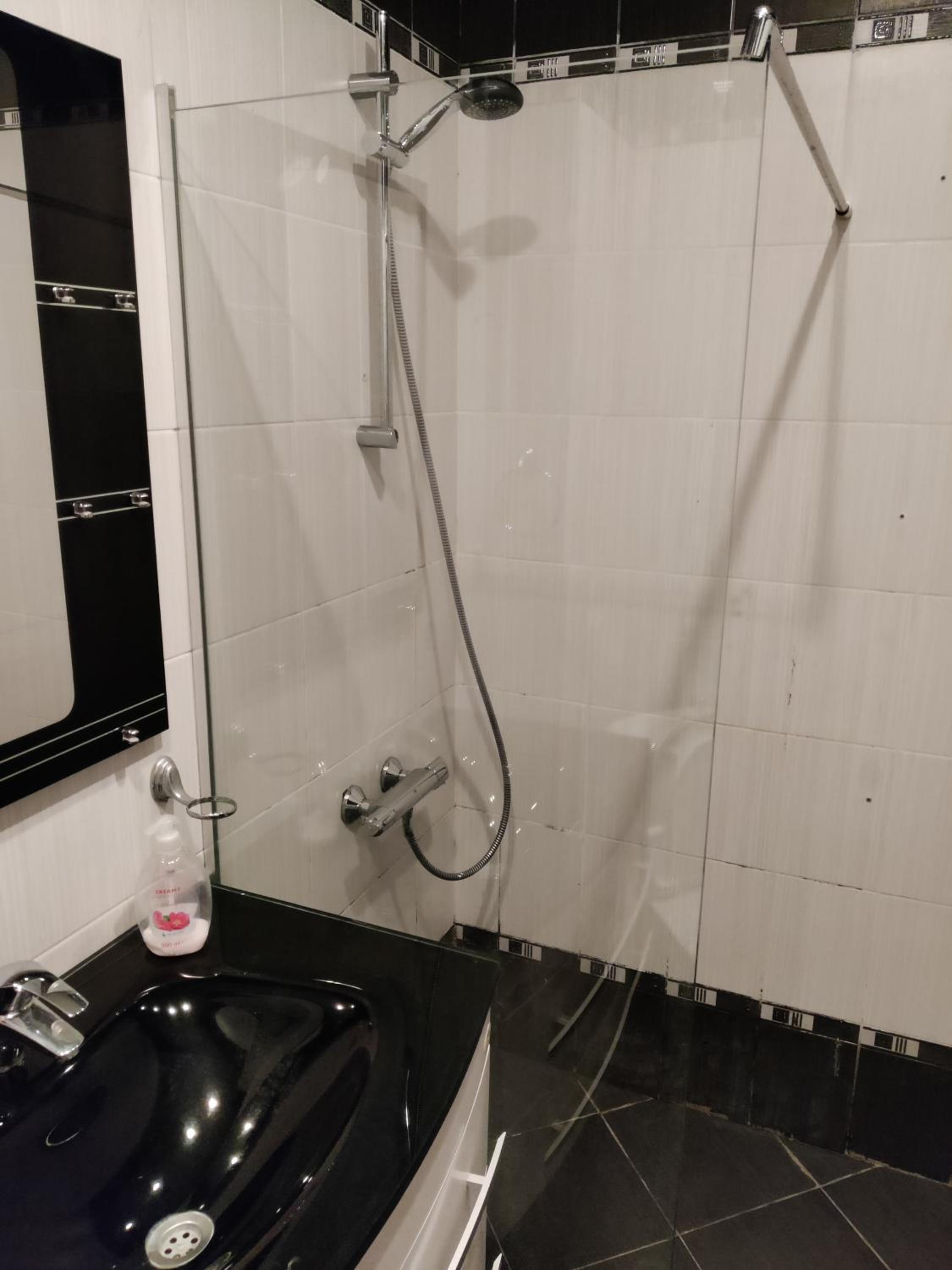 2-bed,2-bath, free private parking