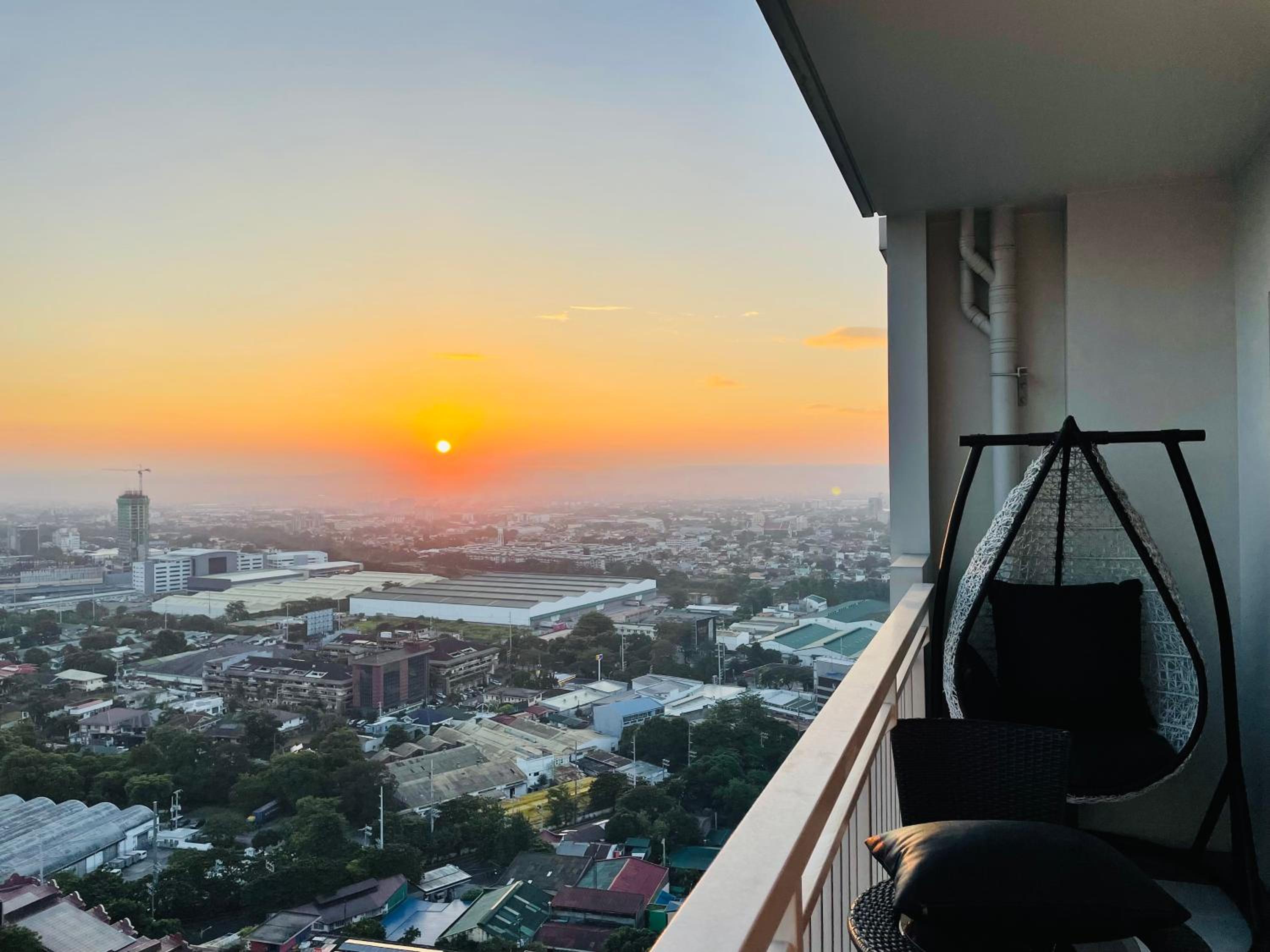 2 bedroom with parking balcony fully furnished free wifi pool view 3