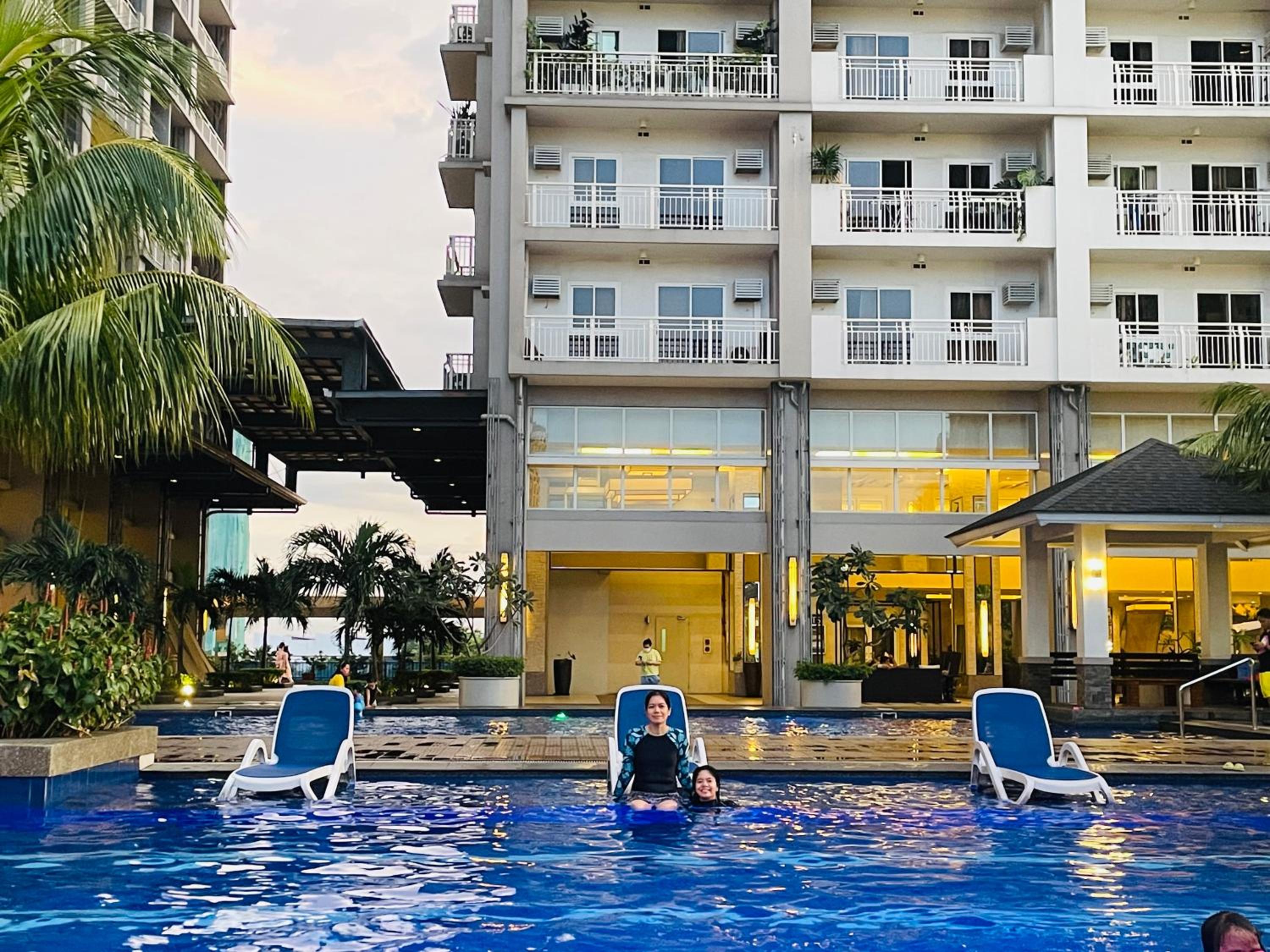 2 bedroom with parking balcony fully furnished free wifi pool view 4