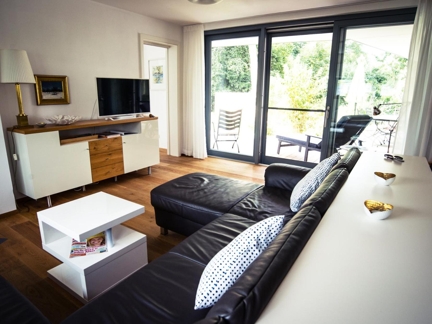 Ferienwohnung Seeufer - Exklusiv direkt am See mit großer Terrasse in Kressbronn